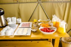 Desayuno en el domo geodésico